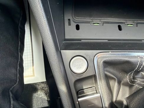 Used 2022 Volkswagen Jetta SE w/ Panoramic Sunroof Package FWD image 28
