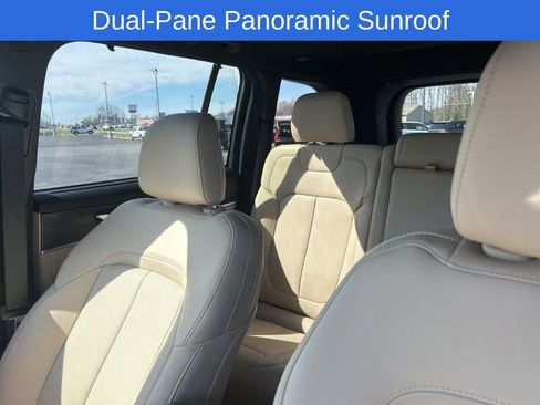 Used 2025 Jeep Grand Cherokee Limited w/ Luxury Tech Group II image 9