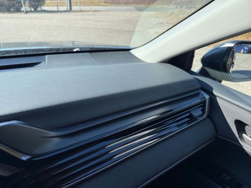 Used 2025 Toyota Camry LE image 30