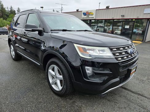 Used 2016 Ford Explorer XLT w/ Equipment Group 202A AWD/4WD image 3