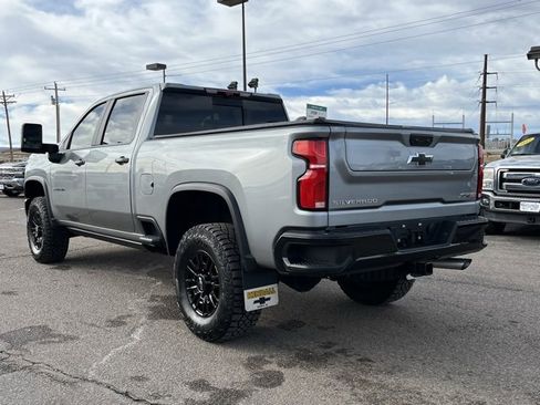 Used 2025 Chevrolet Silverado 2500 ZR2 w/ Technology Package image 3