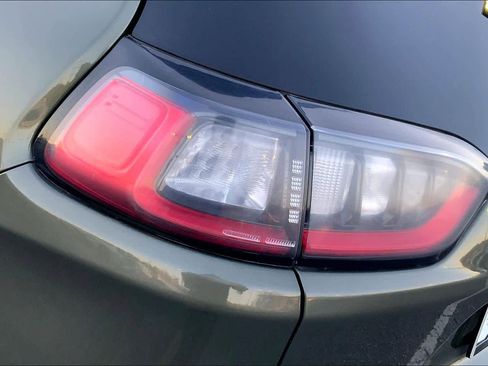 Used 2019 Jeep Cherokee Latitude w/ Popular Appearance Group image 27