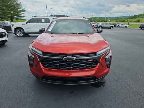 Used 2024 Chevrolet Trax RS w/ Sunroof Package FWD image 2
