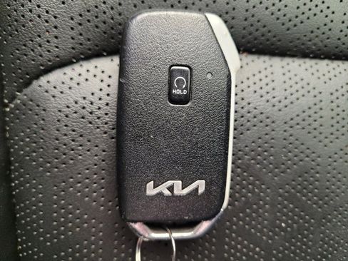 Used 2022 Kia Sorento S image 32
