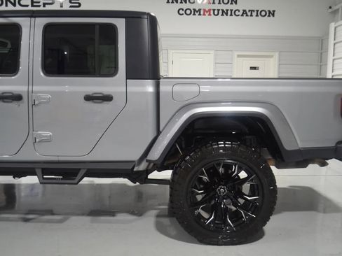 Used 2021 Jeep Gladiator Sport image 6