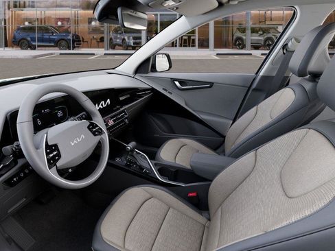 New 2025 Kia Niro SX image 18