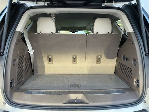 Used 2021 GMC Yukon Denali w/ Denali Premium Package image 32