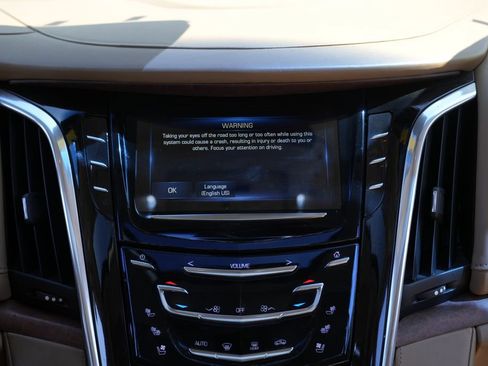 Used 2015 Cadillac Escalade ESV Platinum AWD/4WD image 41
