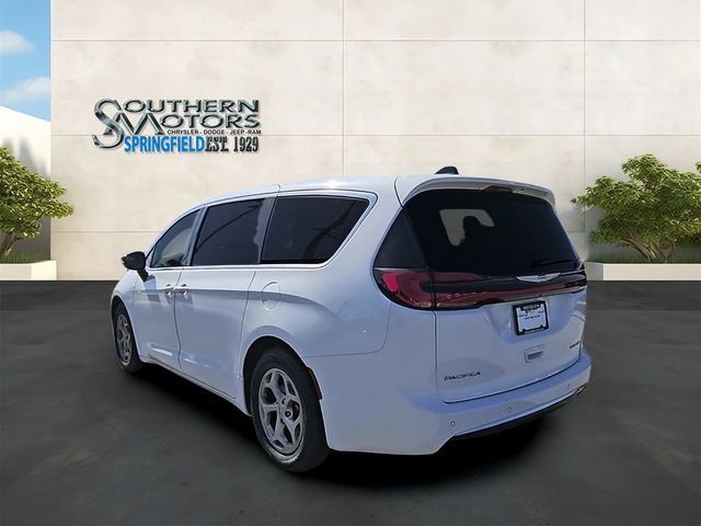Used 2024 Chrysler Pacifica Limited FWD image 31