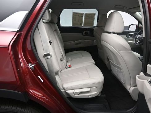 Used 2025 Kia Sorento S FWD image 28