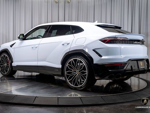 Used 2025 Lamborghini Urus SE image 10