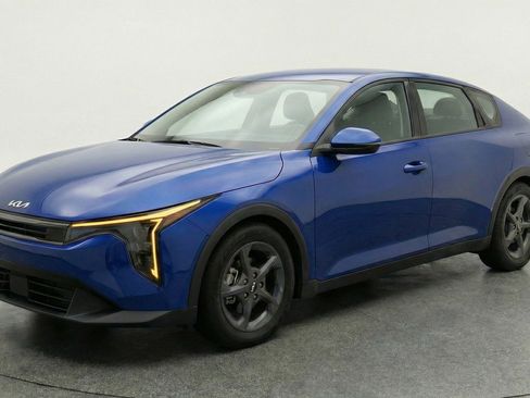 Used 2025 Kia K4 FWD image 3