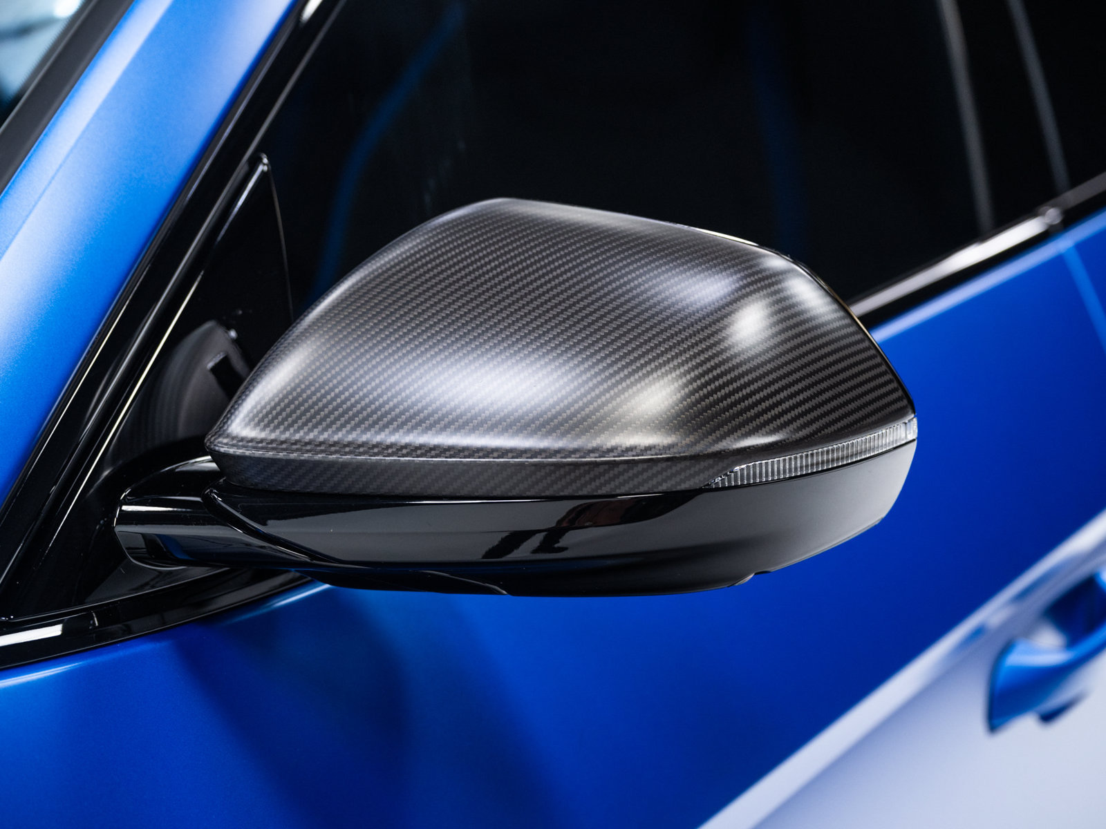 Used 2025 Lamborghini Urus SE AWD/4WD image 36