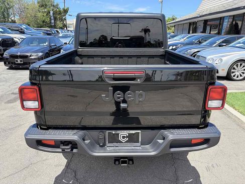 Used 2022 Jeep Gladiator Sport AWD/4WD image 5