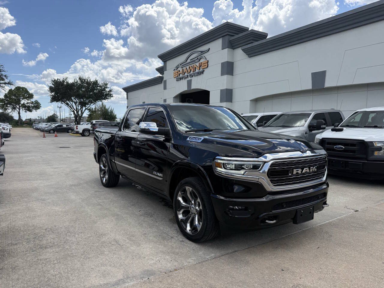 Used 2024 RAM 1500 Limited AWD/4WD image 2