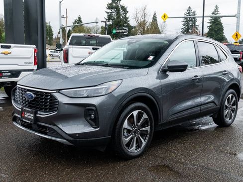 Used 2024 Ford Escape Platinum image 3