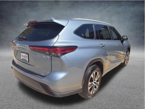 Used 2023 Toyota Highlander XLE FWD image 10