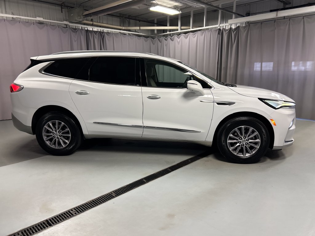 Used 2023 Buick Enclave Essence FWD image 8