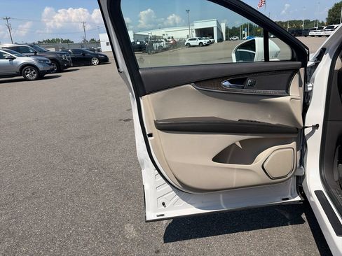 Used 2019 Lincoln Nautilus Select w/ Cargo Utility Package FWD image 12