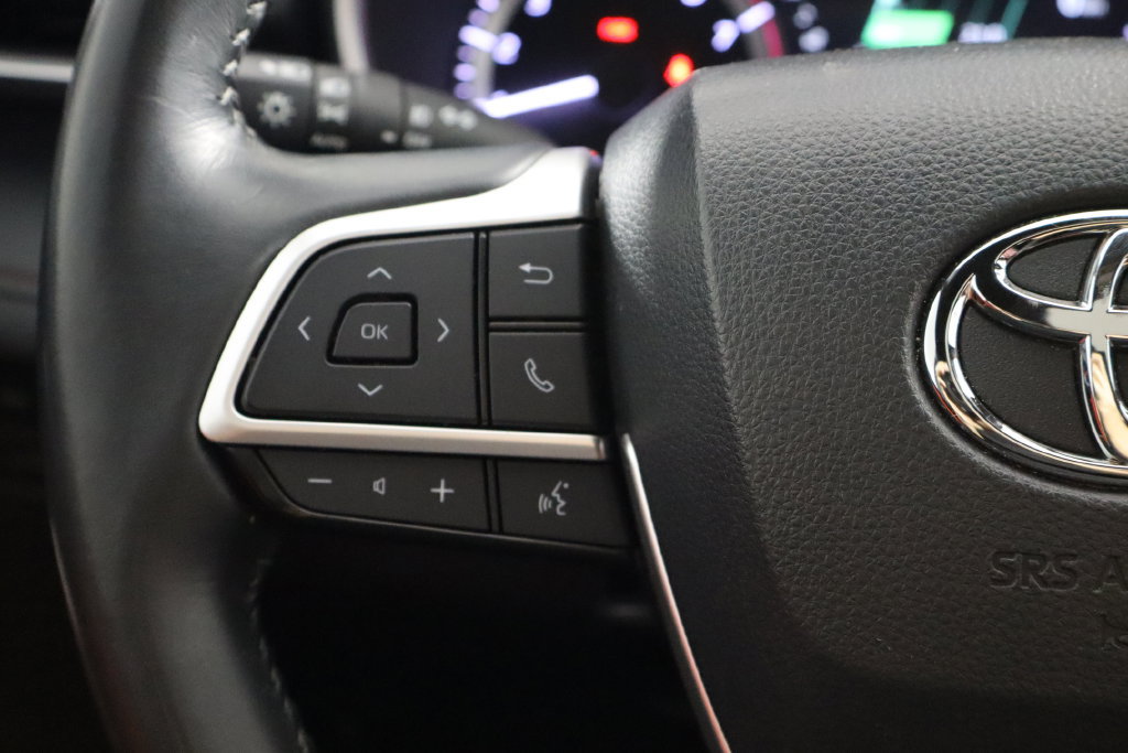 Used 2023 Toyota Highlander XSE FWD image 8