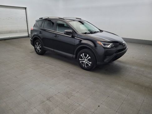 Used 2018 Toyota RAV4 LE FWD image 11