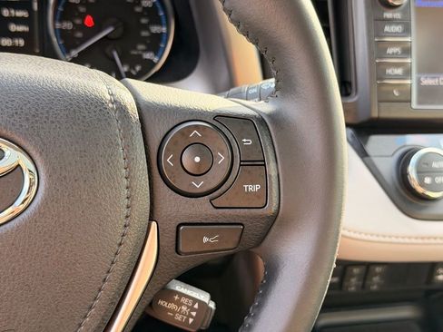 Used 2018 Toyota RAV4 Limited FWD image 27