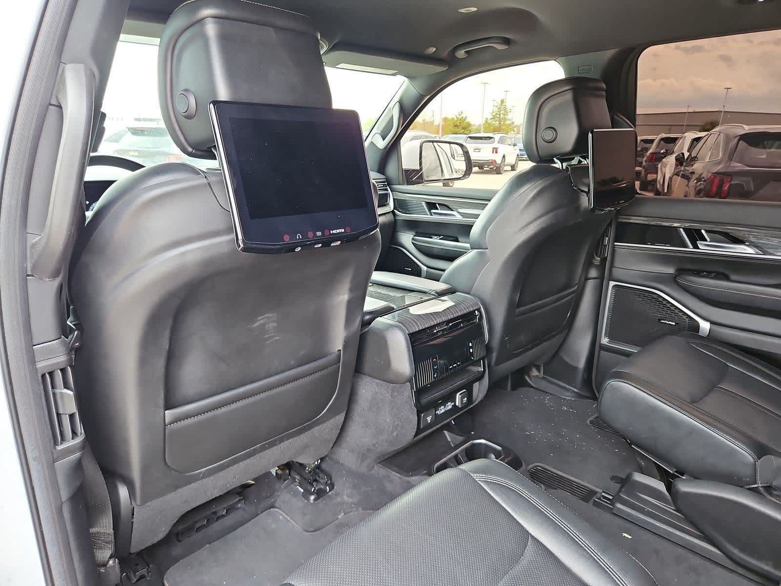 Used 2022 Jeep Wagoneer Series III w/ Rear Seat Video Group 1 AWD/4WD image 17