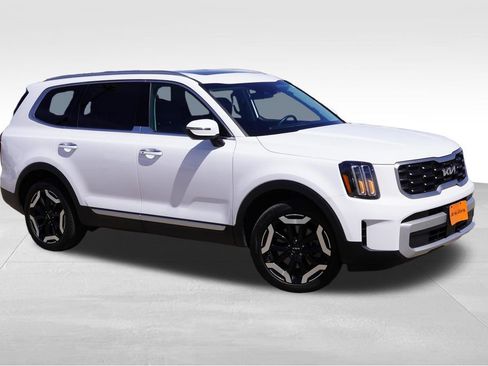 Certified 2024 Kia Telluride S w/ S Sunroof Package AWD/4WD image 2
