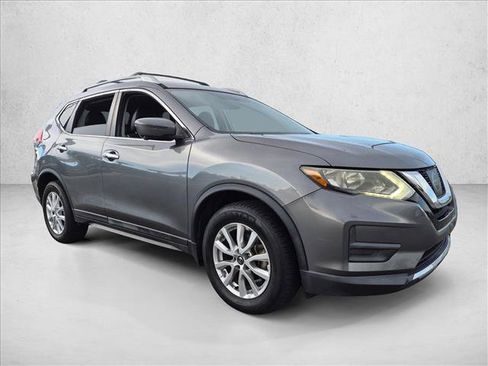 Used 2017 Nissan Rogue SV w/ SV Premium Package FWD image 3