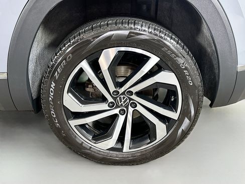 Certified 2023 Volkswagen Atlas Cross Sport SEL AWD/4WD image 30