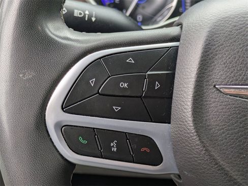 Used 2022 Chrysler Voyager LX image 25