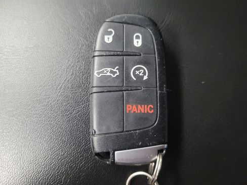 Used 2016 Chrysler 200 C w/ Premium Group image 32