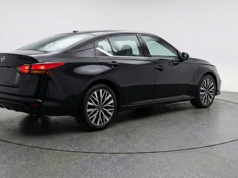 Used 2025 Nissan Altima 2.5 SV image 7