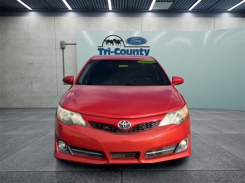 Used 2012 Toyota Camry SE image 2