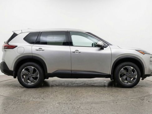 Used 2025 Nissan Rogue SV image 11