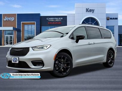 New 2026 Chrysler Pacifica Limited w/ S Appearance Package
