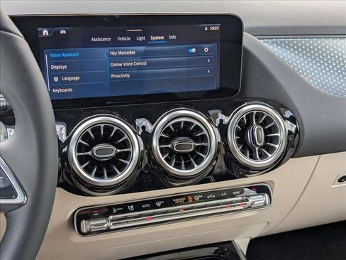 Used 2025 Mercedes-Benz GLA 250 image 11