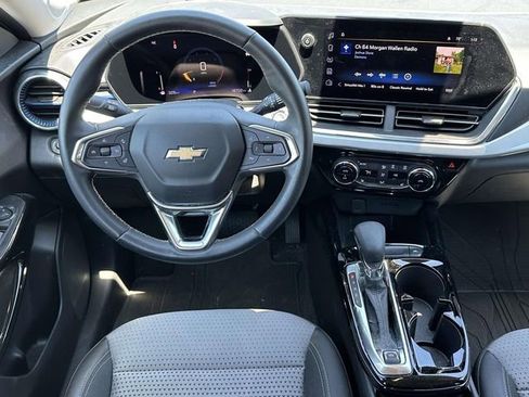 Used 2024 Chevrolet Trax LT w/ Driver Confidence Package FWD image 9