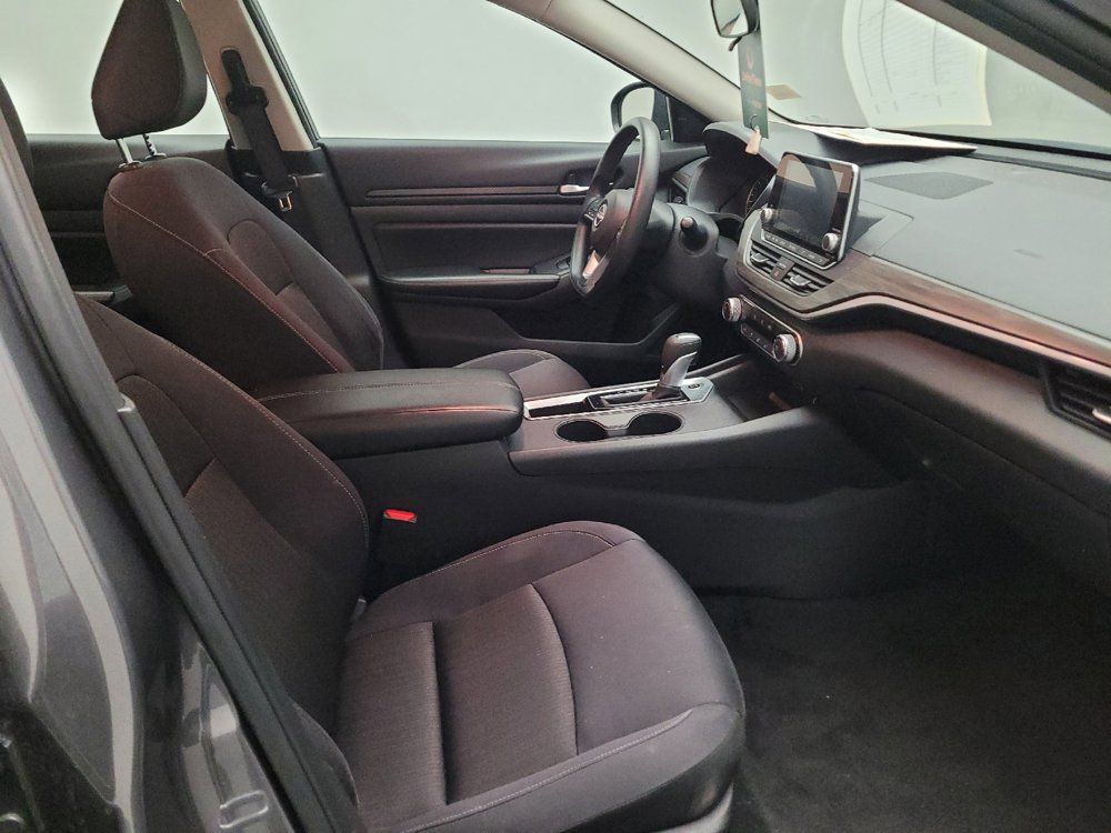 Used 2025 Nissan Altima 2.5 SV FWD image 21