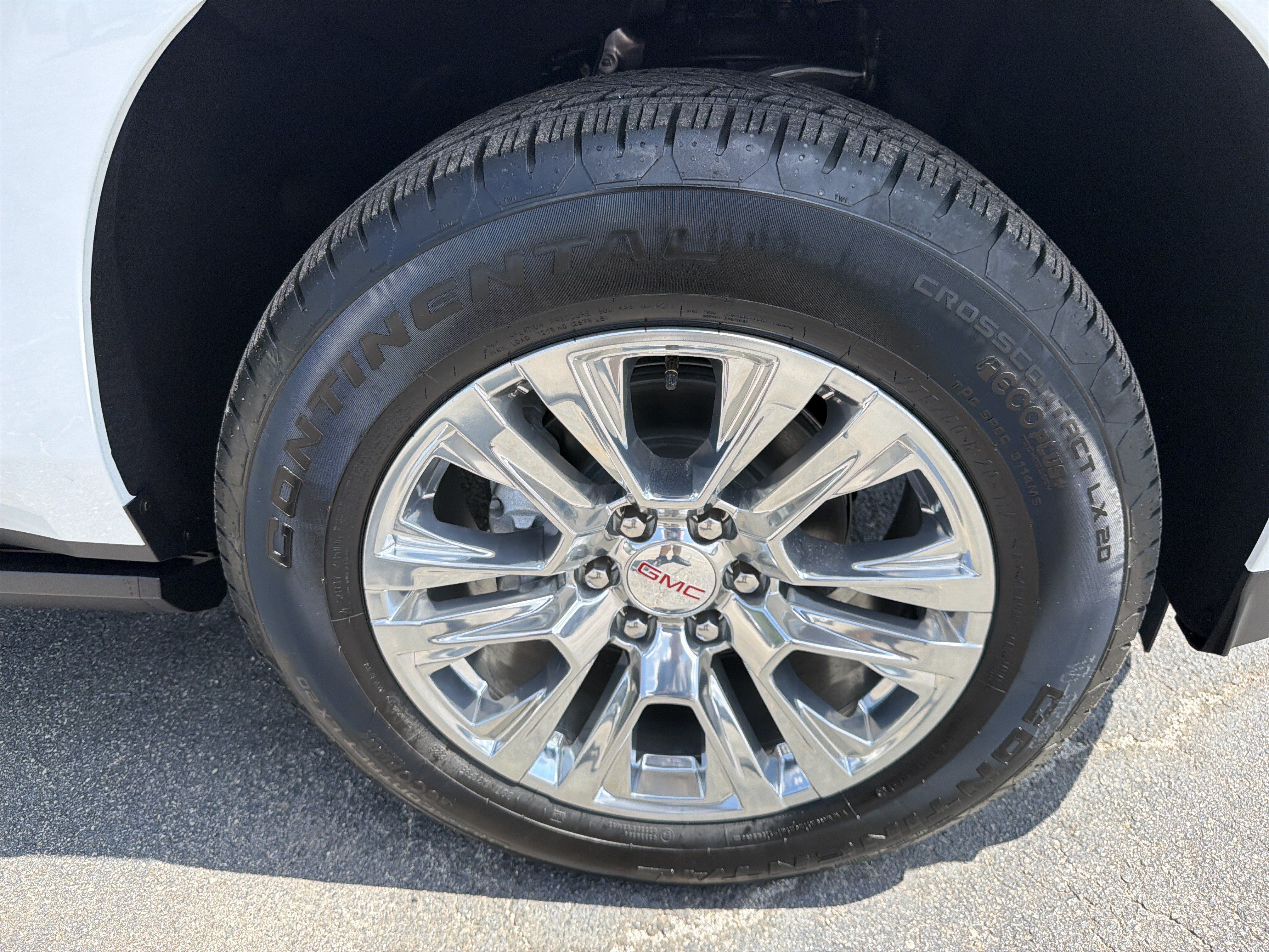 New 2026 GMC Yukon Denali w/ Sun & Power Step Package AWD/4WD image 13