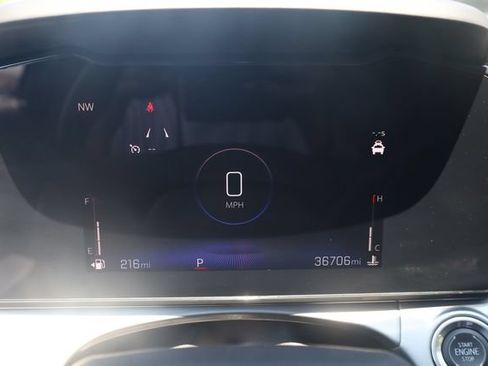Used 2025 Chevrolet Trax LT FWD image 17