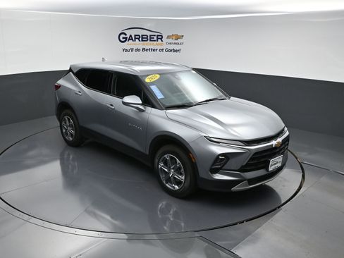 Certified 2025 Chevrolet Blazer LT FWD image 1