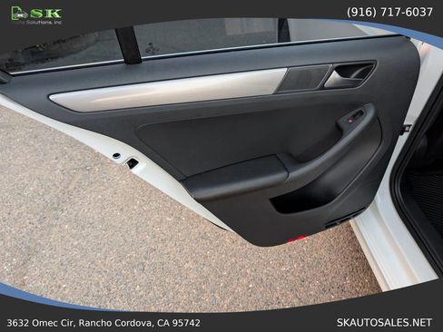 Used 2017 Volkswagen Jetta SE image 29