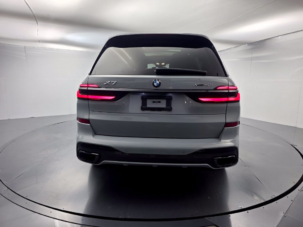 Used 2025 BMW X7 xDrive40i w/ M Sport Package AWD/4WD image 5