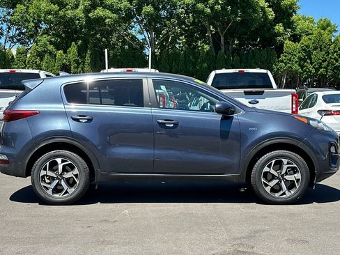 Used 2022 Kia Sportage LX AWD/4WD image 3