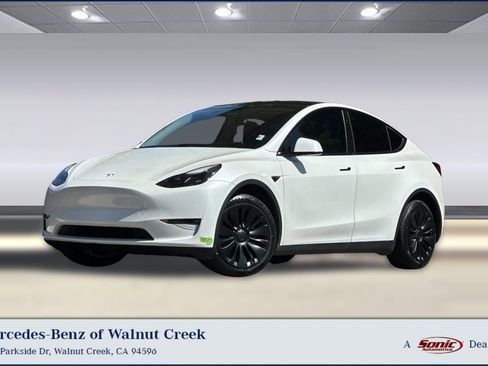 Used 2023 Tesla Model Y Long Range AWD/4WD image 1