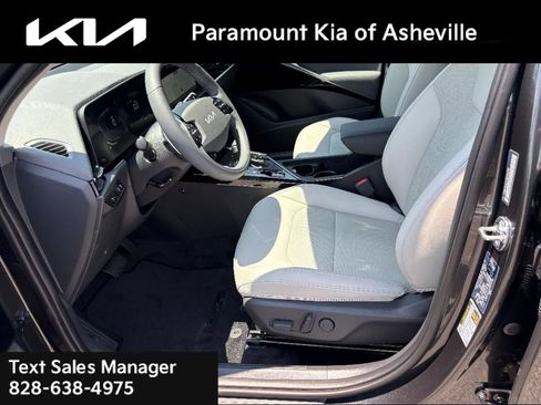 New 2025 Kia Niro EX image 17