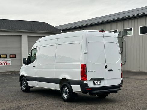 Used 2022 Mercedes-Benz Sprinter 1500 image 13