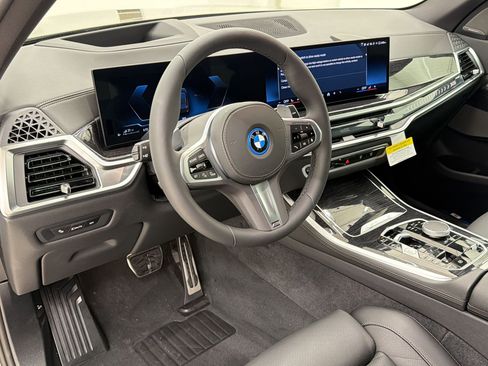 New 2026 BMW X5 xDrive50e w/ M Sport Package AWD/4WD image 4