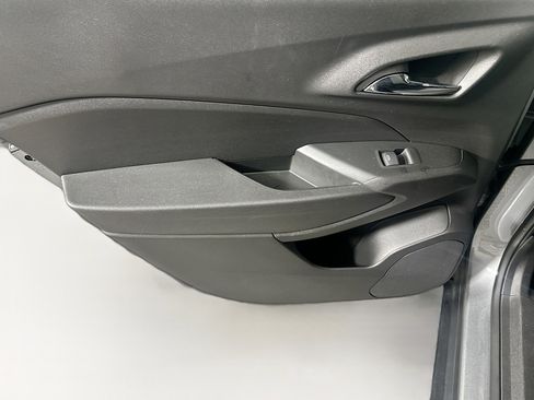 Used 2025 Chevrolet Trax LS image 25